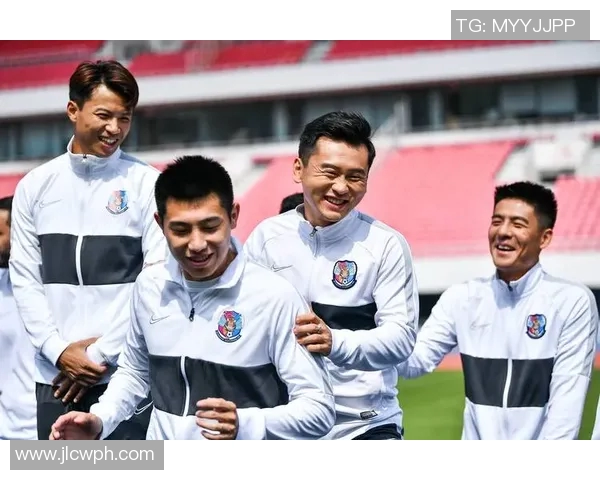 黑龙江队与青岛黄海的激烈对决展现足球魅力与团队精神的巅峰较量